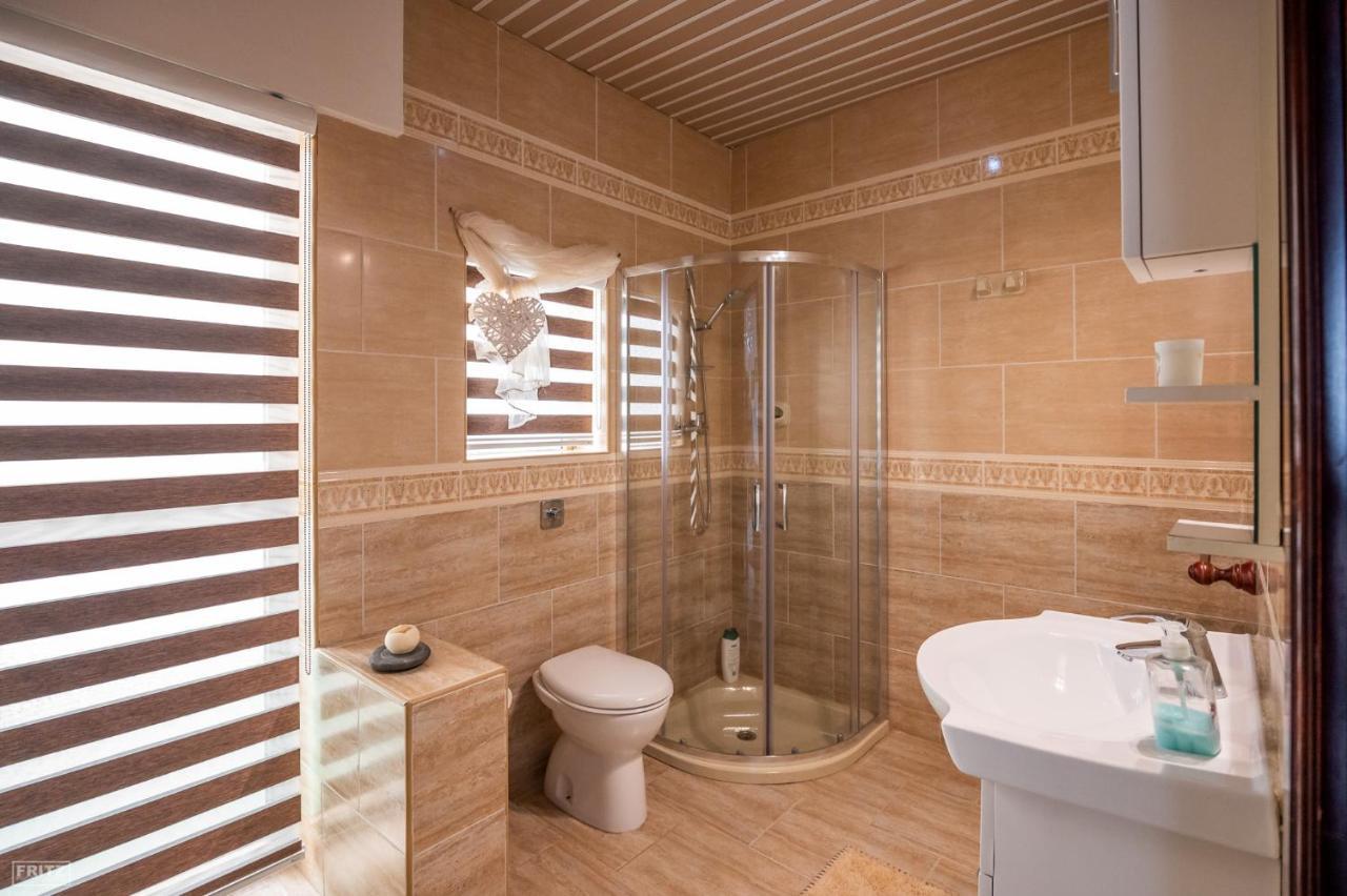 Close To Airport - Private Room With Private Bathroom Adults Only Gudja Exterior foto