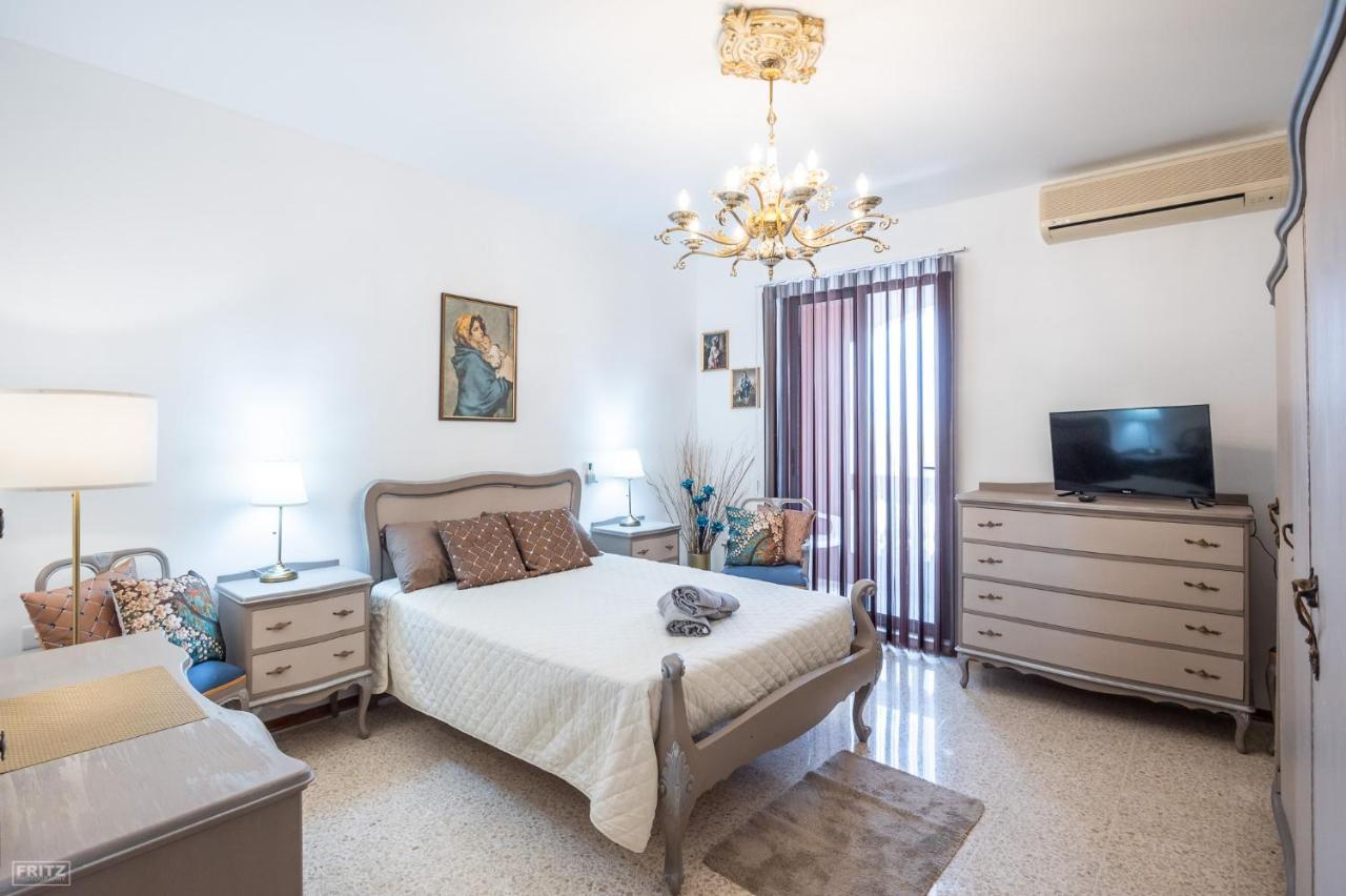Close To Airport - Private Room With Private Bathroom Adults Only Gudja Exterior foto