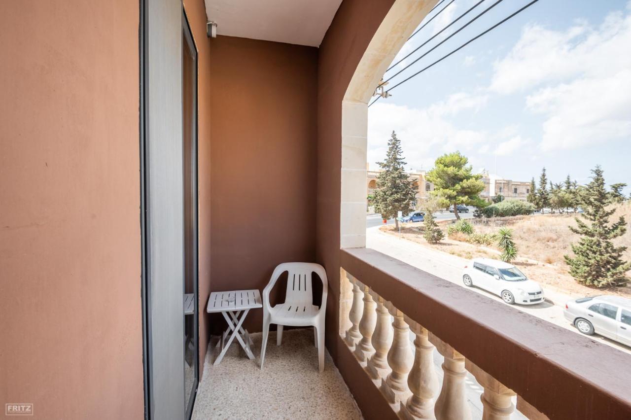 Close To Airport - Private Room With Private Bathroom Adults Only Gudja Exterior foto
